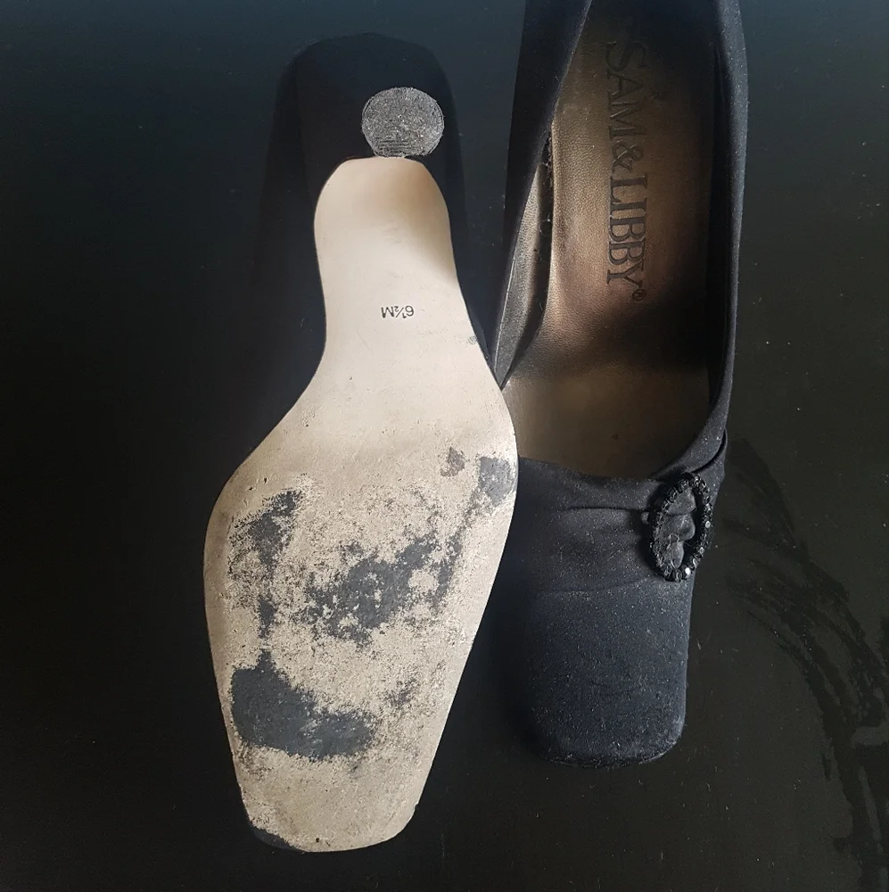 Sam & Libby Black Satin Heels with black circle jewelry - Picture 6 of 7